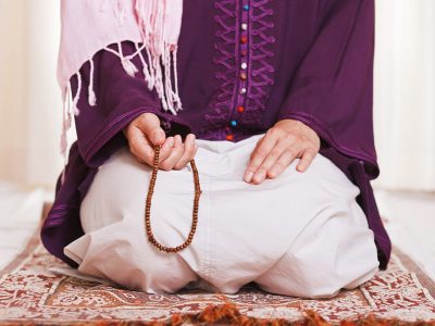 چرا نباید نماز را به فارسی خواند؟